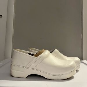 White Dankso clogs size 43